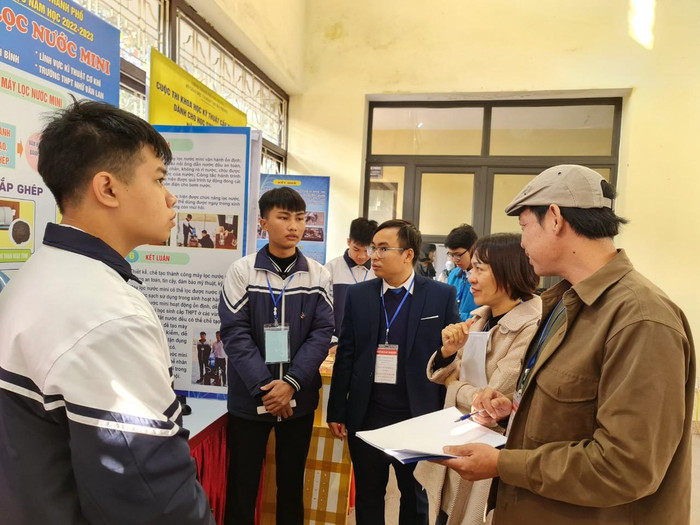 Ban giám khảo tổ chức chấm thi tại các dự án (Ảnh: Lã Tiến) Ban giám khảo tổ chức chấm thi tại các dự án (Ảnh: Lã Tiến)