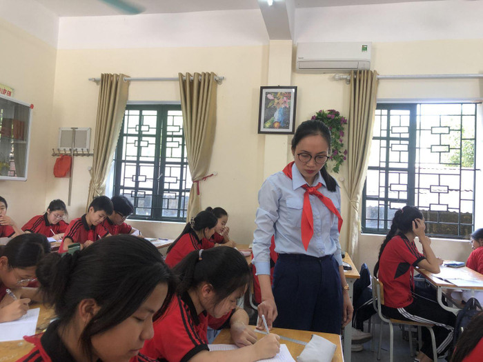 Cô giáo Vũ Huyền Thương cùng các em học sinh trong tiết học Âm nhạc (Ảnh: NVCC) Cô giáo Vũ Huyền Thương cùng các em học sinh trong tiết học Âm nhạc (Ảnh: NVCC)