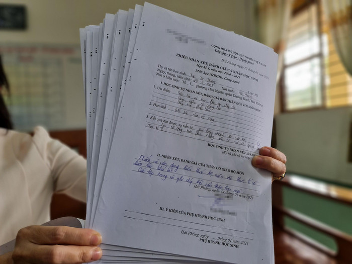 Giáo viên ở Hải Phòng đang phải gồng mình viết hàng trăm tới hàng nghìn phiếu nhận xét, đánh giá cá nhân học sinh (Ảnh: Lã Tiến) Giáo viên ở Hải Phòng đang phải gồng mình viết hàng trăm tới hàng nghìn phiếu nhận xét, đánh giá cá nhân học sinh (Ảnh: Lã Tiến)
