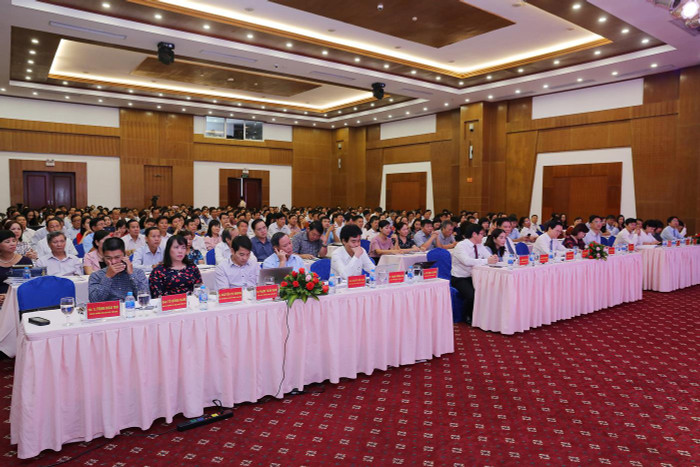 Bộ trưởng Phùng Xuân Nhạ yêu cầu ngành Giáo dục tiểu học ưu tiên chuẩn bị đội ngũ giáo viên để triển khai chương trình, sách giáo khoa giáo dục phổ thông mới (Ảnh: CTV) Bộ trưởng Phùng Xuân Nhạ yêu cầu ngành Giáo dục tiểu học ưu tiên chuẩn bị đội ngũ giáo viên để triển khai chương trình, sách giáo khoa giáo dục phổ thông mới (Ảnh: CTV)