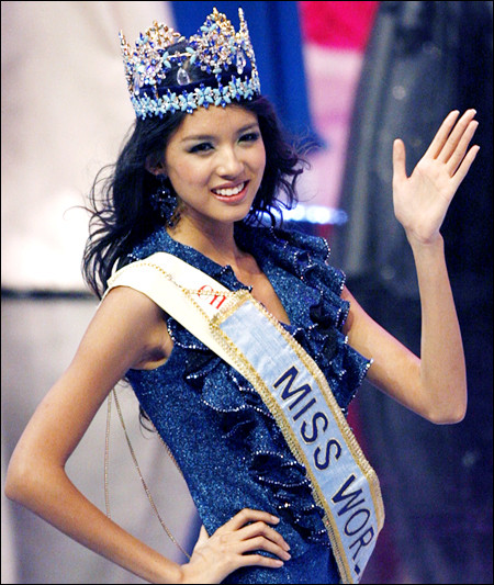 Năm 2007, một Hoa hậu Trung Quốc khác cũng đã đăng quang Miss World là Trương Tử Lâm. Năm đó, chiến thắng của người đẹp họ Trương có phần thuyết phục hơn nhiều so với chiến thắng của Vu Văn Hà năm nay. Năm 2007, một Hoa hậu Trung Quốc khác cũng đã đăng quang Miss World là Trương Tử Lâm. Năm đó, chiến thắng của người đẹp họ Trương có phần thuyết phục hơn nhiều so với chiến thắng của Vu Văn Hà năm nay.