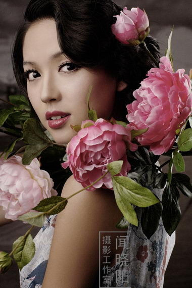 Bức hình lột tả vẻ đẹp huyền bí, nhưng cũng đầy quyến rũ của Trương Tử Lâm. Bức hình lột tả vẻ đẹp huyền bí, nhưng cũng đầy quyến rũ của Trương Tử Lâm.