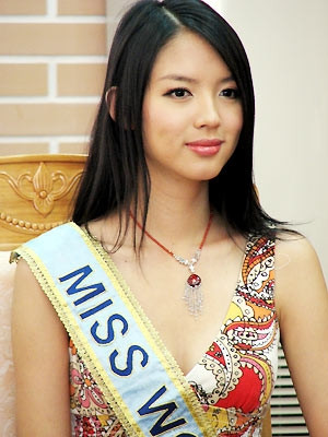 Miss World 2007 sở hữu gương mặt khả ái, đôi môi đầy đặn, gợi cảm, đôi mắt sáng.... Miss World 2007 sở hữu gương mặt khả ái, đôi môi đầy đặn, gợi cảm, đôi mắt sáng....