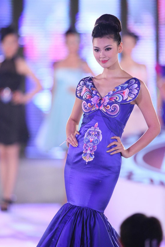 Còn vẻ đẹp của Miss World 2012 chỉ dừng lại ở sự ngọt ngào, ưa nhìn. Còn vẻ đẹp của Miss World 2012 chỉ dừng lại ở sự ngọt ngào, ưa nhìn.