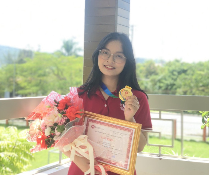 Nữ sinh Nguyễn Thị Quyên hiện đang là sinh viên năm thứ 3 Trường Đại học Ngoại thương cơ sở Quảng Ninh (Ảnh: NVCC) nguyen-thi-quyen.jpg
