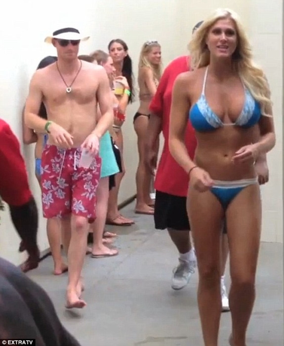 Hiện tại vẫn chưa có phản ứng gì từ phía hoàng gia Anh cũng như từ phía “khổ chủ” là hoàng tử Harry.