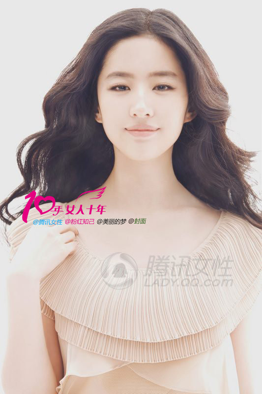 Từ hình tượng một cô nàng ngây thơ trong “Kim Phấn Thế Gia” đến một hình tượng quyến rũ, dịu dàng trong “Thiên Long Bát Bộ” và đượm màu sắc thần tiên trong “Thần Điêu Đại Hiệp”, ma mị trong “Thiện Nữ U Hồn”.