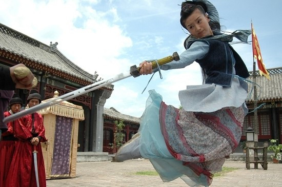 Đổng Khiết trong “Đông Bình Tung Hiệp Ảnh”. Đổng Khiết trong “Đông Bình Tung Hiệp Ảnh”.