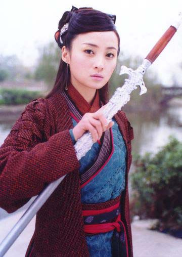 Tưởng Cần Cần vai Hoắc Hồ Điệp trong “Tứ đại danh bổ”. Tưởng Cần Cần vai Hoắc Hồ Điệp trong “Tứ đại danh bổ”.