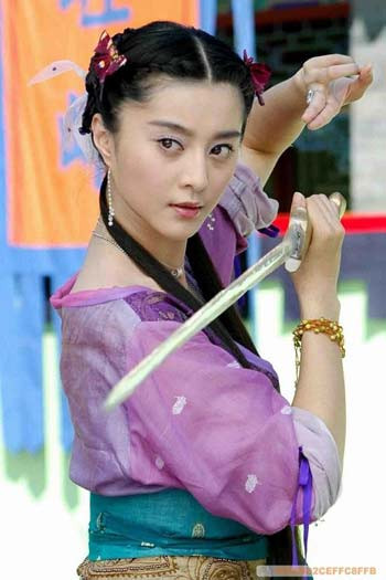 Phạm Băng Băng vai Thiết Tâm Lăng trong “Tuyệt đại song kiều” đóng chung cùng Tạ Đình Phong. Phạm Băng Băng vai Thiết Tâm Lăng trong “Tuyệt đại song kiều” đóng chung cùng Tạ Đình Phong.