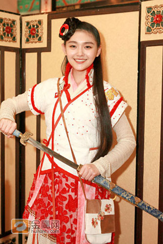 Đại S Từ Hy Viên vai Diệp Định Thanh trong “Kiếm Vũ”. Đại S Từ Hy Viên vai Diệp Định Thanh trong “Kiếm Vũ”.