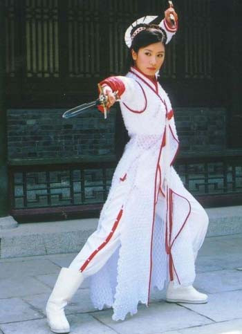 Giả Tịnh Văn vai Triệu Mẫn trong “Ỷ Thiên Đồ Long Ký” (2003). Giả Tịnh Văn vai Triệu Mẫn trong “Ỷ Thiên Đồ Long Ký” (2003).