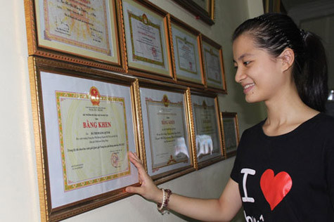 Hà Thị Hoàng Quỳnh và những bằng khen về thành tích học tập trong suốt 12 năm Hà Thị Hoàng Quỳnh và những bằng khen về thành tích học tập trong suốt 12 năm