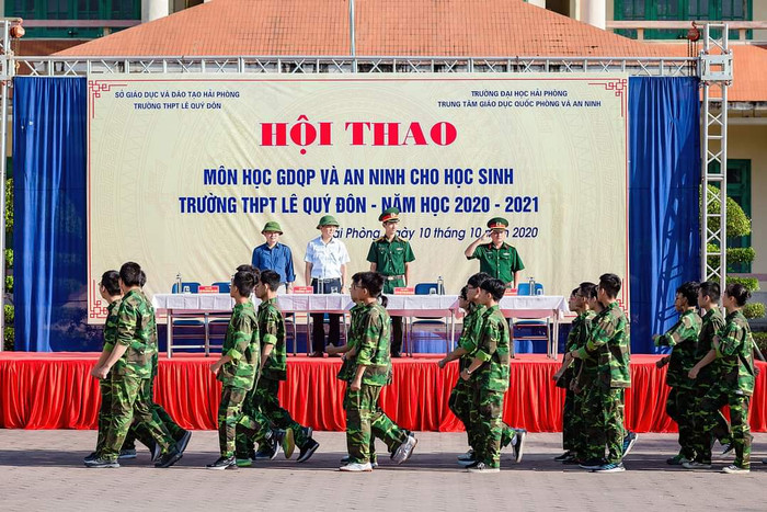 Trường Trung học phổ thông Lê Quý Đôn (Hải Phòng) đưa học sinh học tập trung 1 tuần môn Giáo dục quốc phòng và an ninh (Ảnh: Phụ huynh cung cấp) Trường Trung học phổ thông Lê Quý Đôn (Hải Phòng) đưa học sinh học tập trung 1 tuần môn Giáo dục quốc phòng và an ninh (Ảnh: Phụ huynh cung cấp)