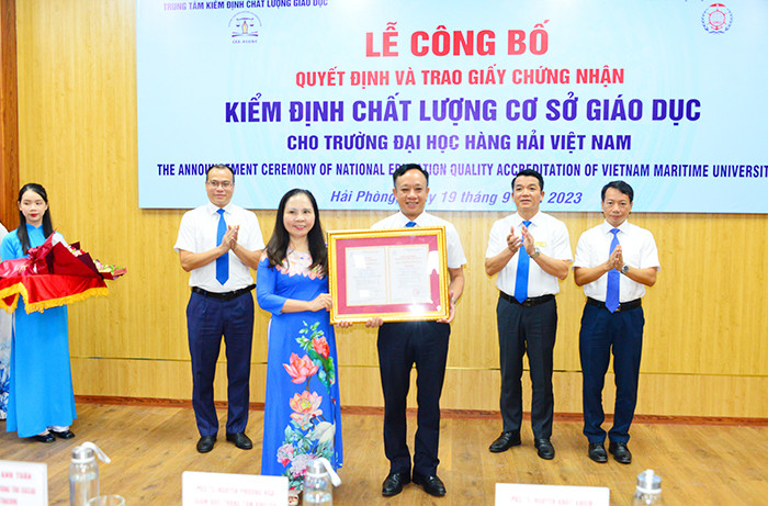 Cấp chứng nhận kiểm định chất lượng cơ sở giáo dục cho Trường Đại học Hàng hải Việt Nam (Ảnh: TK) Cấp chứng nhận kiểm định chất lượng cơ sở giáo dục cho Trường Đại học Hàng hải Việt Nam (Ảnh: TK)