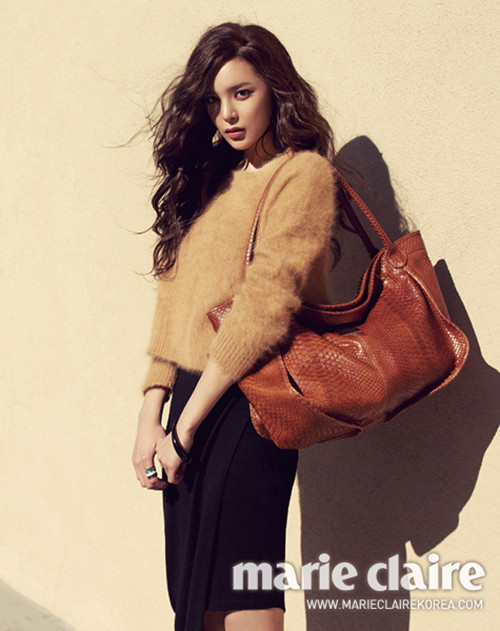 Chọn gương mặt đại diện là Hoa hậu Hàn Quốc năm 2002, Marie Claire đã đạt 50% thành công. Park Shi Yeon không chỉ sở hữu ngoại hình xinh đẹp, mà phong cách thời trang của cô cũng được nhiều bạn gái Hàn Quốc ưa thích.