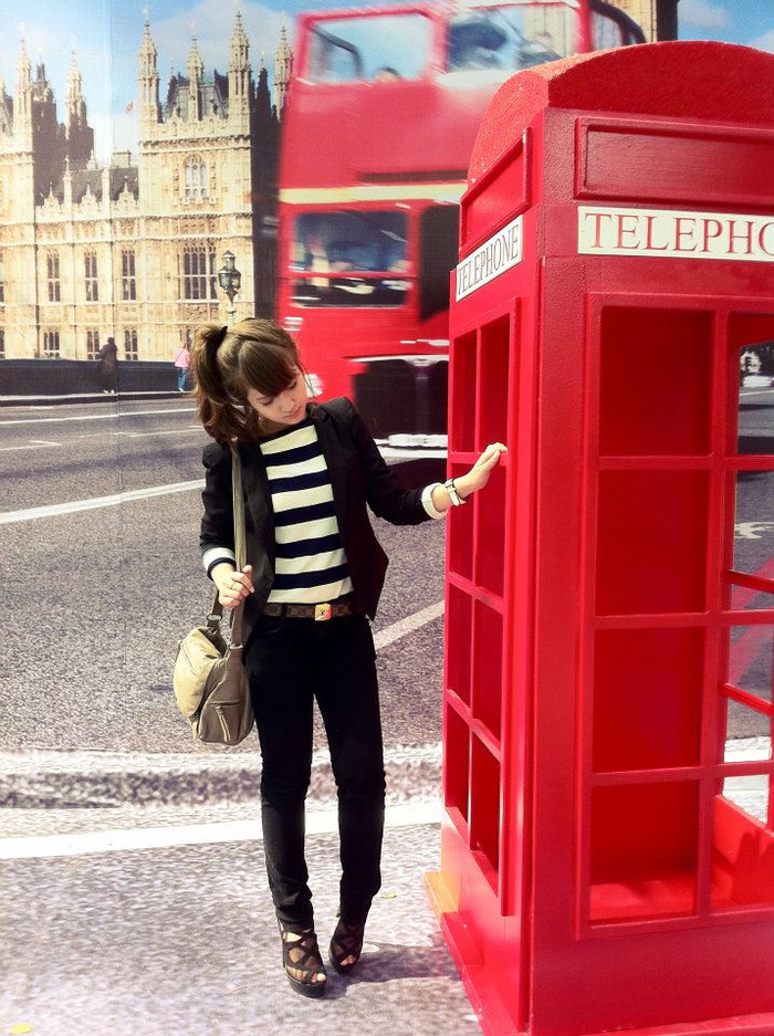 Thân hình mảnh mai, nhỏ nhắn. Thân hình mảnh mai, nhỏ nhắn.