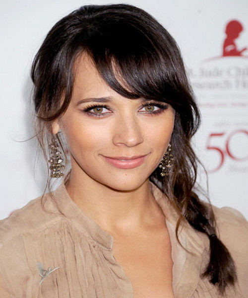 Mái tóc mềm mại và độ dài vừa phải với phần mái bằng đổ xuống giữa lông mày và hàng mi càng làm tôn lên đôi mắt hút hồn của cô ấy. Xem thêm: Những mái tóc vàng óng đẹp nhất Hollywood / Bí quyết trang điểm xinh như mỹ nhân. Mái tóc mềm mại và độ dài vừa phải với phần mái bằng đổ xuống giữa lông mày và hàng mi càng làm tôn lên đôi mắt hút hồn của cô ấy. Xem thêm: Những mái tóc vàng óng đẹp nhất Hollywood / Bí quyết trang điểm xinh như mỹ nhân.
