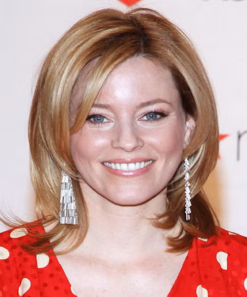 Elizabeth Banks Mái tóc cắt ngắn lỗi thời của Banks thực sự không nổi bật chút nào. Chưa hết, kiểu cắt tỉa còn khiến tóc của cô ấy trông mỏng hơn. Xem thêm: Những mái tóc vàng óng đẹp nhất Hollywood / Bí quyết trang điểm xinh như mỹ nhân.