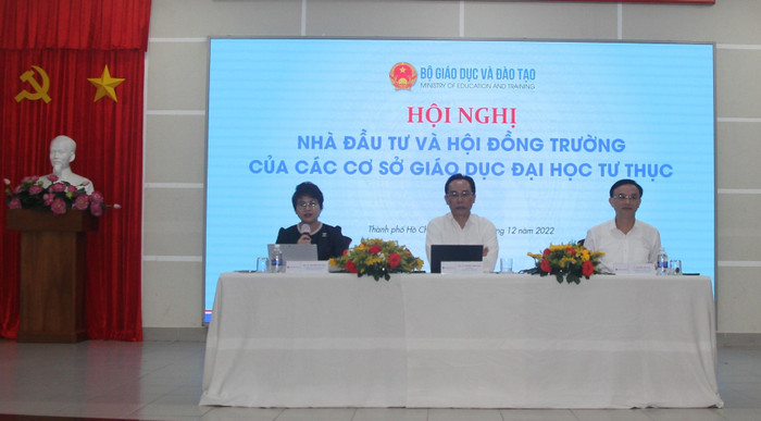 Hội nghị nhà đầu tư và hội đồng trường của các cơ sở giáo dục đại học tư thục diễn ra tại Thành phố Hồ Chí Minh ngày 17/12 có Thứ trưởng Bộ Giáo dục và Đào tạo Hoàng Minh Sơn tham dự Hội nghị nhà đầu tư và hội đồng trường của các cơ sở giáo dục đại học tư thục diễn ra tại Thành phố Hồ Chí Minh ngày 17/12 có Thứ trưởng Bộ Giáo dục và Đào tạo Hoàng Minh Sơn tham dự