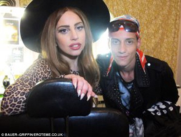 Trước cái chết của Rodemeyer, Lady Gaga đã kêu gọi ra luật chống lại tình trạng bắt nạt và chia sẻ trên Twitter: “Jamey Rodemeyer, 14 tuổi đã tự tử bởi bị bắt nạt quá nhiều. Cần phải chống lại tình trạng này, tôi căm ghét bọn tội phạm”, nữ ca sĩ này lên tiếng.