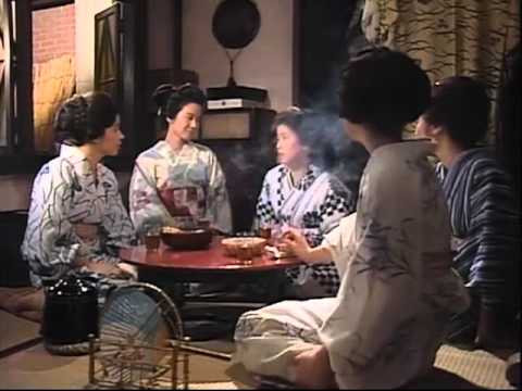 Cùng các chị em trong tiệm làm đầu. Cùng các chị em trong tiệm làm đầu.