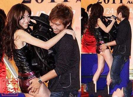 Người mẫu Lưu Y Tâm khi tham dự một hội chợ triển lãm xe hơi cùng các người mẫu xe hơi khác đã bị một fan nam chạy tới thể hiện sự hâm mộ bằng cách ôm chầm và có những hành vi khiếm nhã.