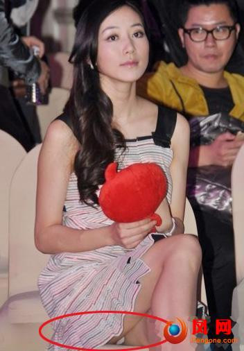 Hàn Tuyết có cố che cũng không tránh khỏi lộ hàng. Hàn Tuyết có cố che cũng không tránh khỏi lộ hàng.