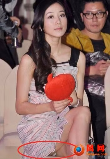 Hàn Tuyết có cố che cũng không tránh khỏi lộ hàng. Hàn Tuyết có cố che cũng không tránh khỏi lộ hàng.