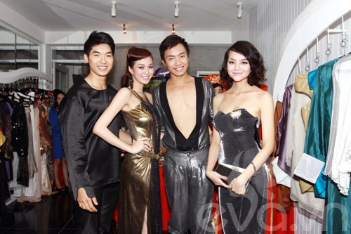 Cuộc hội ngộ của các nhân vật nổi tiếng. Cuộc hội ngộ của các nhân vật nổi tiếng.