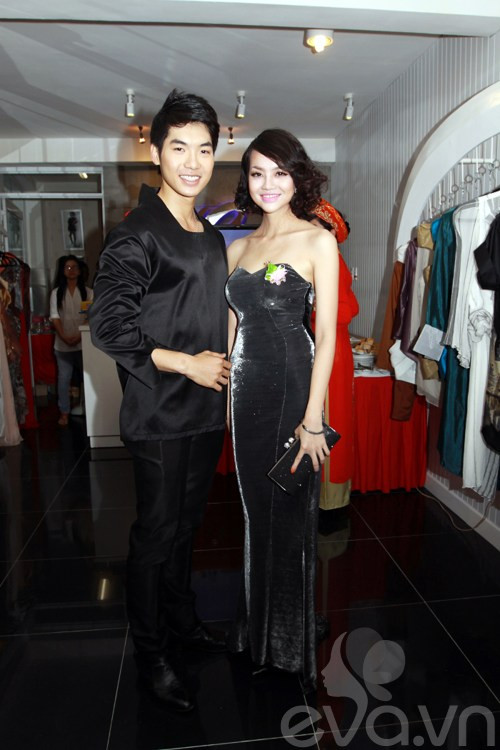 Vắng Ngọc Thuận, Kiều Ngân sánh đôi cùng Trương Nam Thành. Vắng Ngọc Thuận, Kiều Ngân sánh đôi cùng Trương Nam Thành.