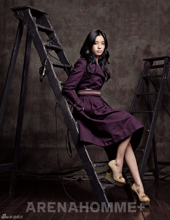 Trong khi đó Han Hyo Joo lại ngọt ngào, nữ tính với tông tím trầm mênh mang. Trong khi đó Han Hyo Joo lại ngọt ngào, nữ tính với tông tím trầm mênh mang.