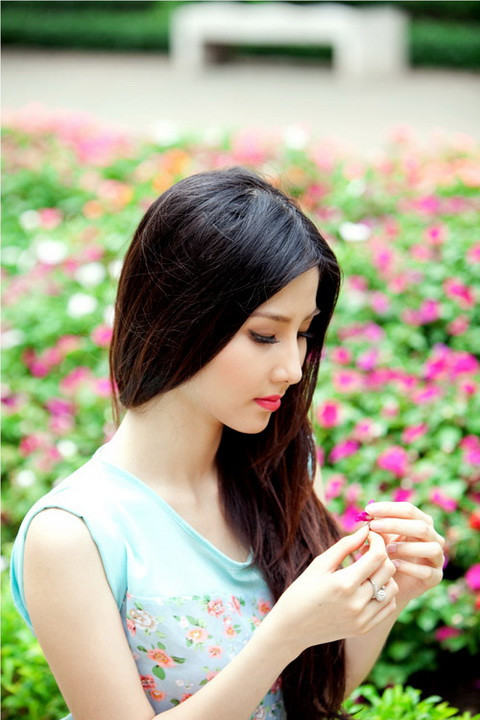 Là một teen model nổi tiếng đã lâu, nhưng Diễm My chưa có dịp bén duyên cùng điện ảnh. Hi vọng 2012 sẽ làn năm khởi sắc hơn trong sự nghiệp đối với hot girl tài sắc này.