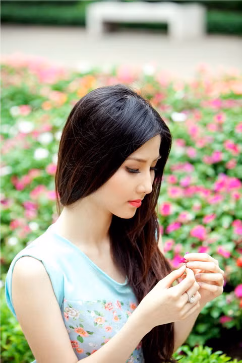 Là một teen model nổi tiếng đã lâu, nhưng Diễm My chưa có dịp bén duyên cùng điện ảnh. Hi vọng 2012 sẽ làn năm khởi sắc hơn trong sự nghiệp đối với hot girl tài sắc này.