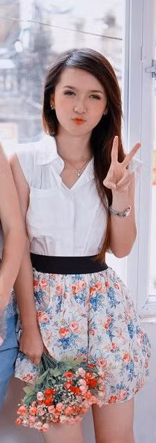 Xì tin tạo dáng với photographer.