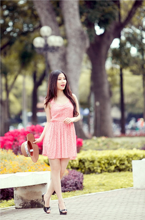 Duyên dáng, thanh lịch như một tiểu thư khuê các.