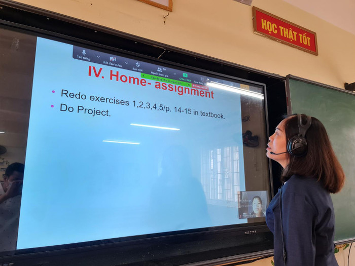 Để chuẩn bị cho dạy học trực tuyến, Trường Trung học cơ sở Đà Nẵng (quận Ngô Quyền) đã nâng cấp đường truyền mạng, lên kế hoạch, lập thời khóa biểu cụ thể cho từng lớp (Ảnh: Lã Tiến) Để chuẩn bị cho dạy học trực tuyến, Trường Trung học cơ sở Đà Nẵng (quận Ngô Quyền) đã nâng cấp đường truyền mạng, lên kế hoạch, lập thời khóa biểu cụ thể cho từng lớp (Ảnh: Lã Tiến)