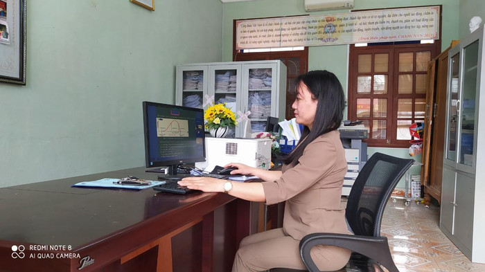 Các cán bộ, giáo viên Trường Trung học cơ sở Nam Hà (quận Kiến An) sử dụng thành thạo công nghệ thông tin phục vụ tốt cho việc giảng dạy (Ảnh: Lã Tiến) Các cán bộ, giáo viên Trường Trung học cơ sở Nam Hà (quận Kiến An) sử dụng thành thạo công nghệ thông tin phục vụ tốt cho việc giảng dạy (Ảnh: Lã Tiến)