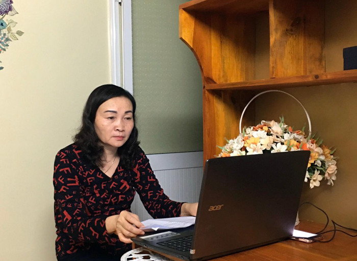 Ban giám hiệu Trường Tiểu học Lý Tự Trọng (quận Kiến An) dự giờ một lớp học trực tuyến vào buổi tối để đánh giá chất lượng giảng dạy của giáo viên (Ảnh: Lã Tiến) Ban giám hiệu Trường Tiểu học Lý Tự Trọng (quận Kiến An) dự giờ một lớp học trực tuyến vào buổi tối để đánh giá chất lượng giảng dạy của giáo viên (Ảnh: Lã Tiến)
