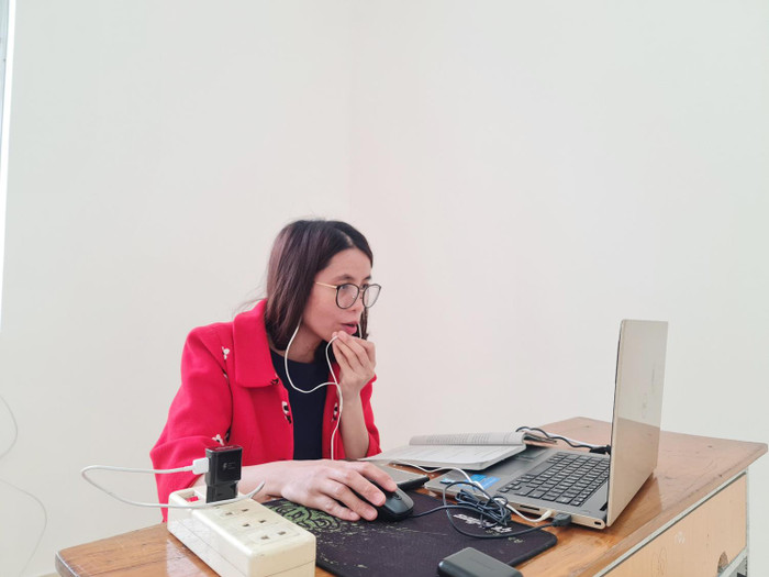 Giáo viên Trường Trung học cơ sở An Đà (quận Ngô Quyền) sử dụng thành thạo phần mềm Microsoft Teams để dạy học trực tuyến (Ảnh: Lã Tiến) Giáo viên Trường Trung học cơ sở An Đà (quận Ngô Quyền) sử dụng thành thạo phần mềm Microsoft Teams để dạy học trực tuyến (Ảnh: Lã Tiến)