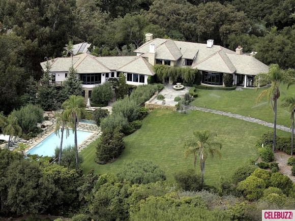 Biệt thự Montecito ở California của Tom Cruise và Katie Holmes. Tòa nhà được xây năm 1930 rộng 1.792m2 với 4 phòng ngủ và 5 phòng tắm.