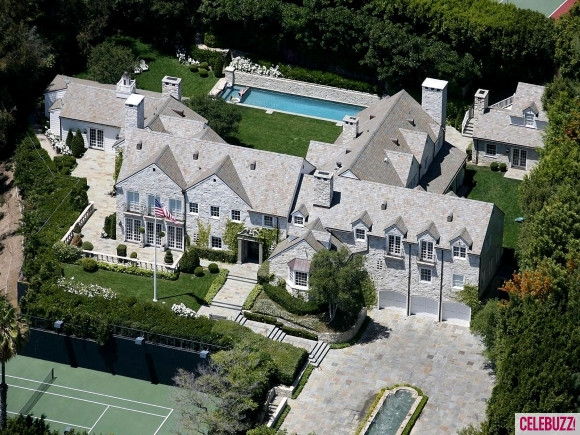 Tòa biệt thự Beverly Hill ở Telluride, Colorado trị giá 35 triệu USD của cặp đôi Tom và Katie với kiến trúc cổ điển được xây từ năm 1937 với 7 phòng ngủ và 9 phòng tắm .