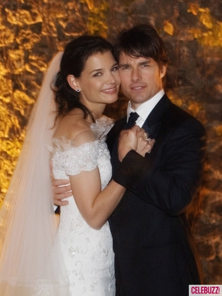 Tom bên Katie Holmes trong ngày cưới. Ảnh. Celebuzz. Tom bên Katie Holmes trong ngày cưới. Ảnh. Celebuzz.