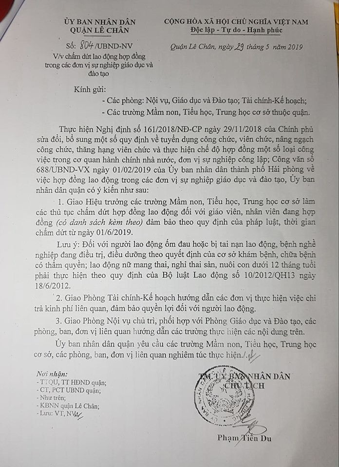 Văn bản của Ủy ban nhân dân quận Lê Chân về việc chấm dứt hợp đồng đối với hơn 80 giáo viên hợp đồng (Ảnh: Lã Tiến) Văn bản của Ủy ban nhân dân quận Lê Chân về việc chấm dứt hợp đồng đối với hơn 80 giáo viên hợp đồng (Ảnh: Lã Tiến)