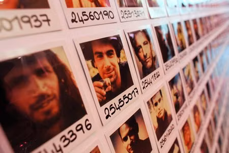 Theo như người sáng lập của cửa hiệu này thì vào những ngày thứ 6 hầu như không có cô gái nào rời cửa hàng mà không dắt theo một anh chàng của riêng họ. Adopteunmec.com không chấp nhận những lời chỉ trích mang ý nghĩa tiêu cực hay dung tục vì môi trường ở đây là hoàn toàn trong sáng cũng như với mục đích mang lại niềm vui cho mọi người.