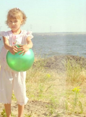 Cô gái Anastasiya khi còn nhỏ. Cô gái Anastasiya khi còn nhỏ.