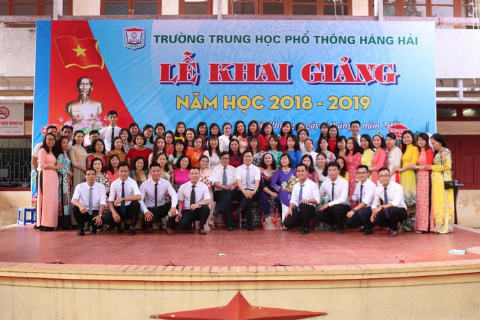 Giáo viên Trường Trung học phổ thông Hàng Hải tích cực bồi dưỡng năng lực chuyên môn, nghiệp vụ (Ảnh: PAP) Giáo viên Trường Trung học phổ thông Hàng Hải tích cực bồi dưỡng năng lực chuyên môn, nghiệp vụ (Ảnh: PAP)
