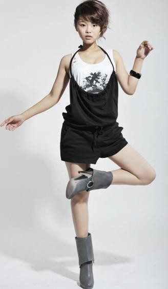 Diễn viên truyền hình Vương Sa Sa (sn 18/1/1992), quê Hà Bắc, sinh viên khoa diễn xuất khóa 2011 Học viện Hí kịch Thượng Hải. Diễn viên truyền hình Vương Sa Sa (sn 18/1/1992), quê Hà Bắc, sinh viên khoa diễn xuất khóa 2011 Học viện Hí kịch Thượng Hải.