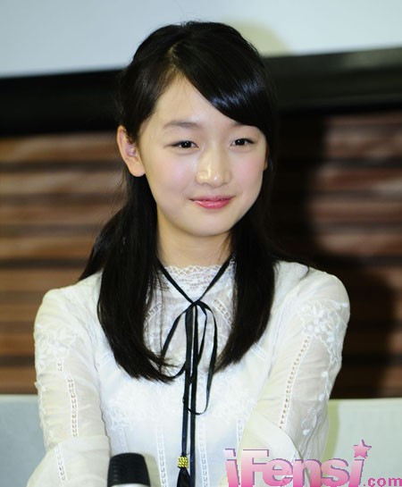 Với ngoại hình nhỏ nhắn, khuôn mặt dễ thương, trong sáng của Chu Đông Vũ dành được nhiều tình cảm của người hâm mộ và được mệnh danh là “Ngọc nữ thuần khiết thế hệ 9x”. Với ngoại hình nhỏ nhắn, khuôn mặt dễ thương, trong sáng của Chu Đông Vũ dành được nhiều tình cảm của người hâm mộ và được mệnh danh là “Ngọc nữ thuần khiết thế hệ 9x”.