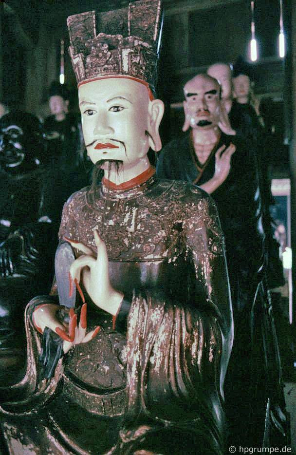 Tượng Đế Thiên.